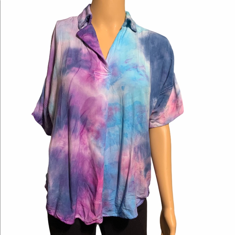 Sim&Sam V-Neck Button Down Back Tie Dye Top Large